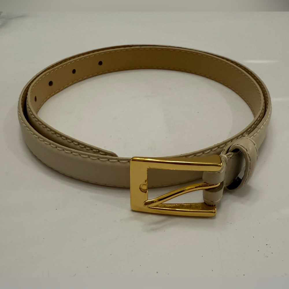 Women's Genuine Italian leather belt, size medium or 38"
